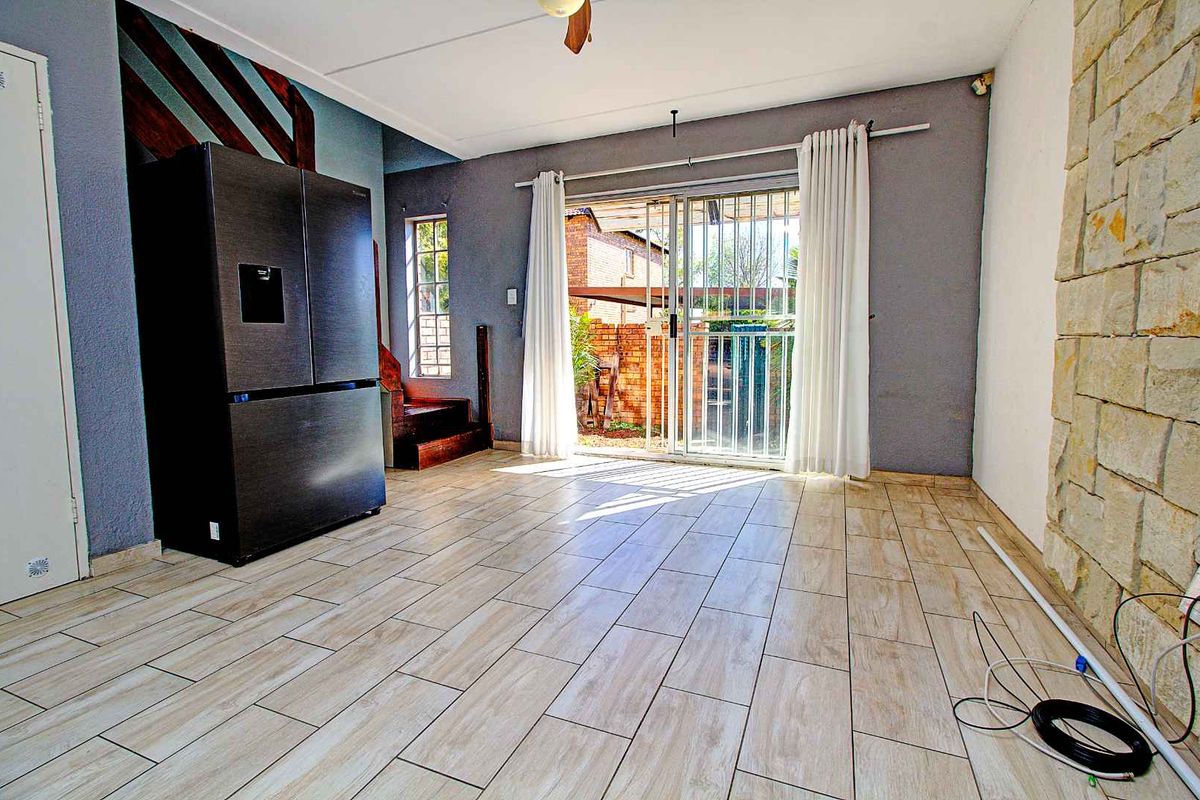 Townhouse Gem: Comfort, Style, and Convenience Await! - Photo 3