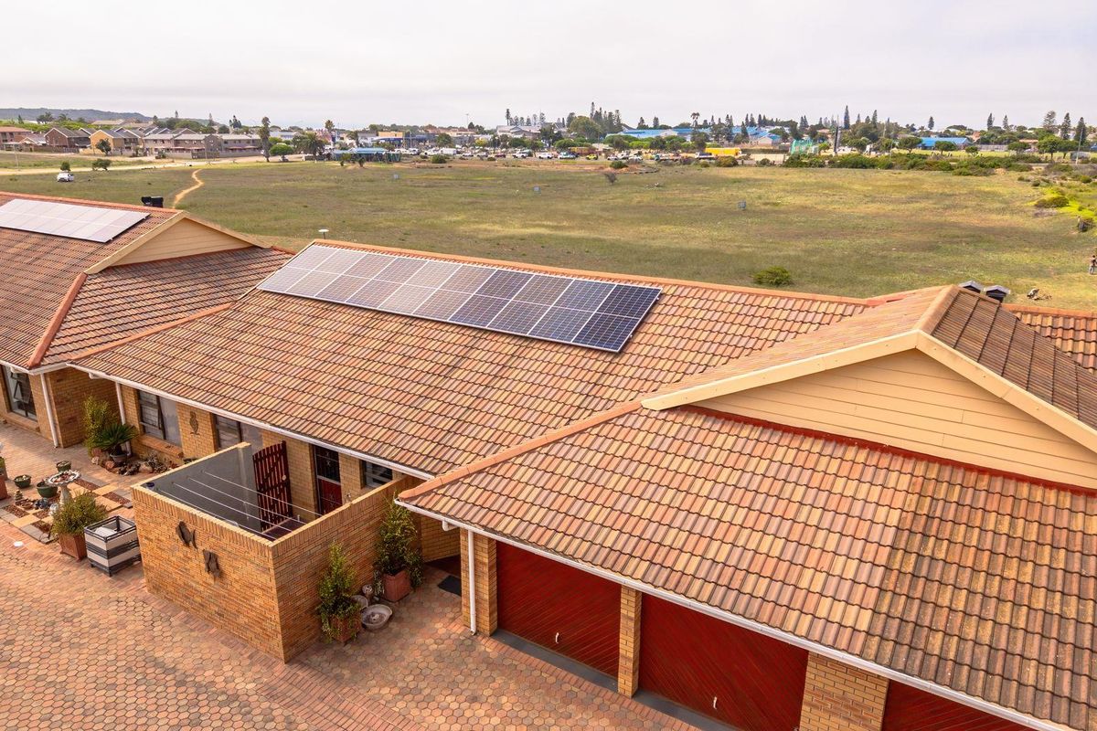 Don't miss out: Ideal townhouse with all the perks - Photo 4