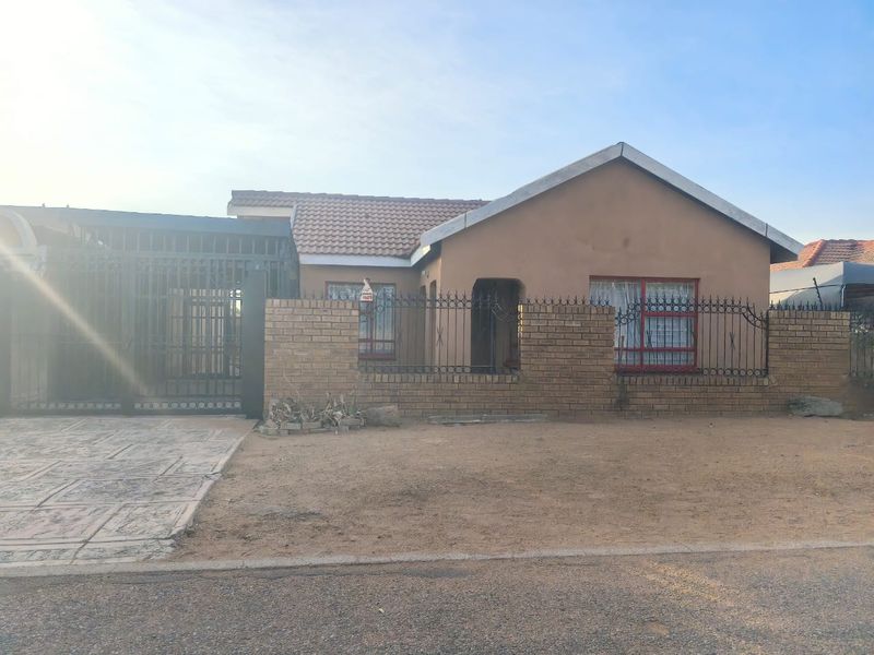 3 bedrooms house for sale in Soshanguve F - Photo 3