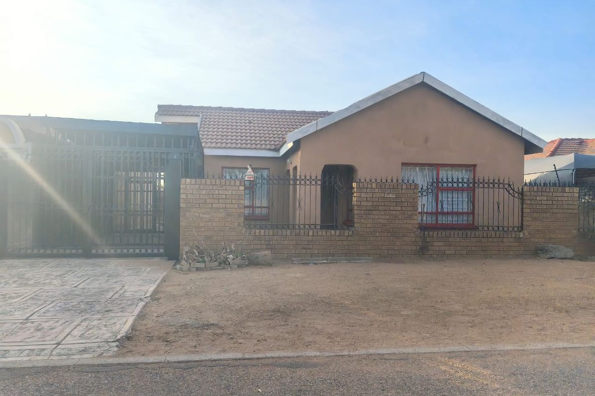 3 bedrooms house for sale in Soshanguve F - Photo 3