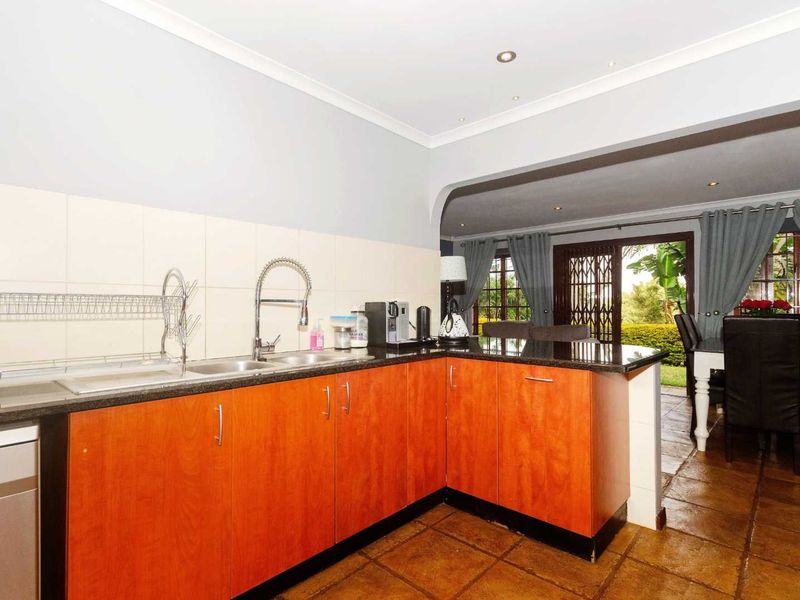 Beautiful 2 Bedroom Townhouse For Sale in Waterfall - Photo 7