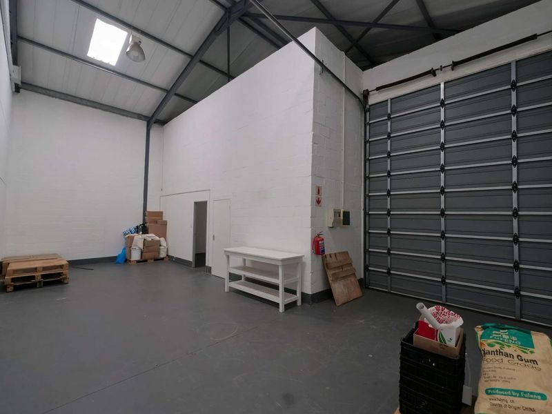 MINI WAREHOUSE/OFFICES TO LET - MONTAGUE GARDENS - Photo 1