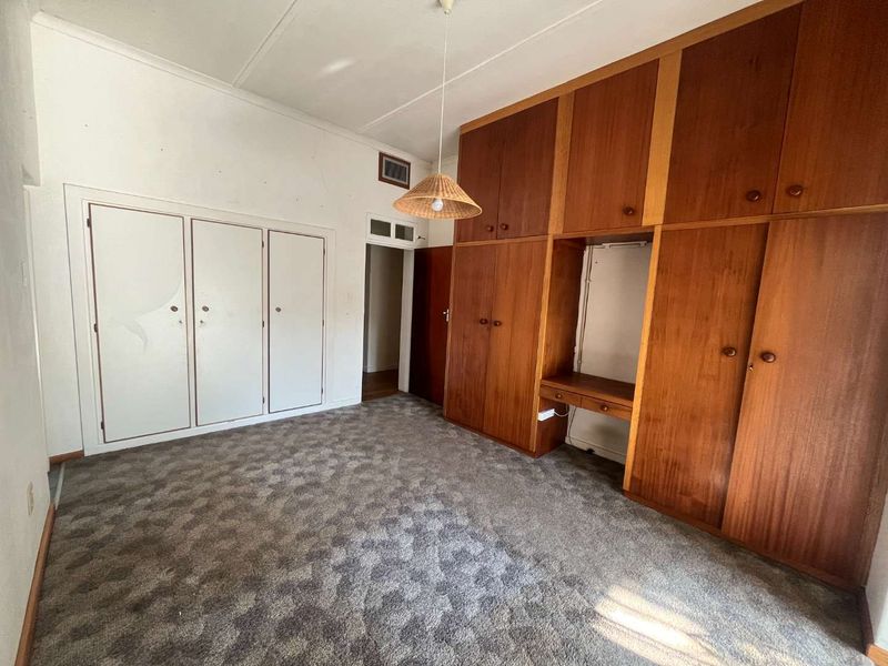 Charming and Spacious Family Home in a Sought-After Neighborhood - Photo 5