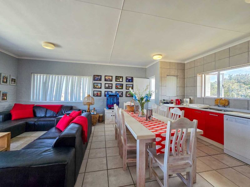Four bedroom family home for sale in Jongensfontein. - Photo 7
