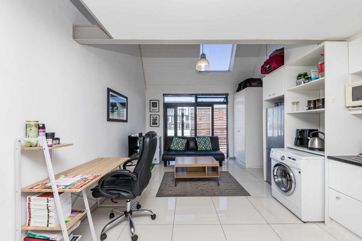 Next to UCT Medical Campus and Grootte Schuur - Photo 3