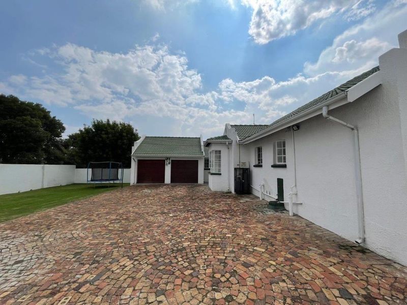 Modern Elegance Meets Comfortable Family Living - Photo 3