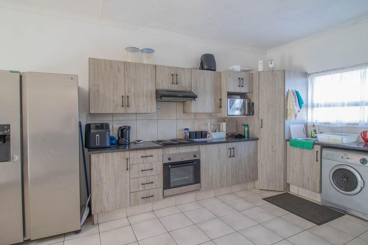 Beautiful apartment in a secure complex for sale - Photo 3