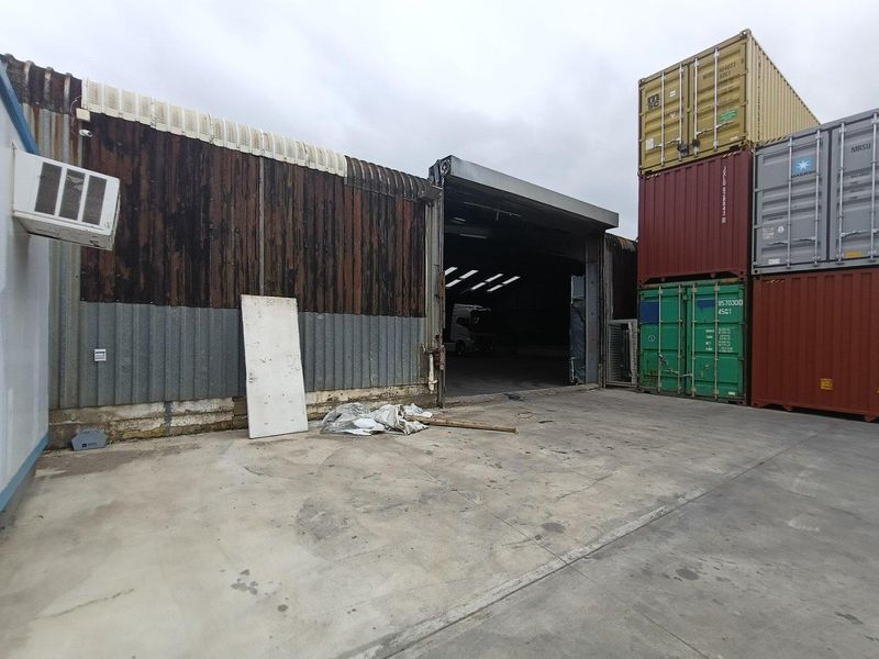 WAREHOUSE ON TRANSPORT ROUTE - Photo 9