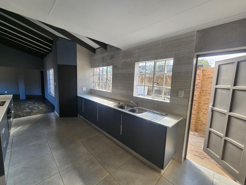 189A Lovely 3 Bedroom House For Rent in Doornpoort Ext.1 - Photo 5