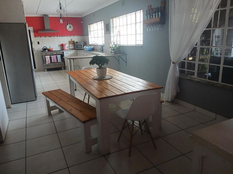 Large family home - Photo 7
