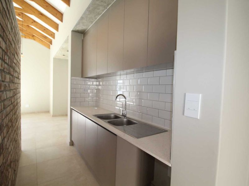 Brand new townhouse to let in complex - Photo 4
