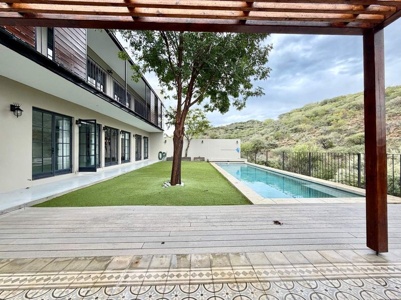 4 Bedroom House For Sale in Auasblick - Photo 3