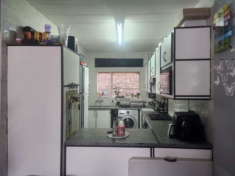 2 Bedroom Apartment for Sale in Croydon - Photo 3