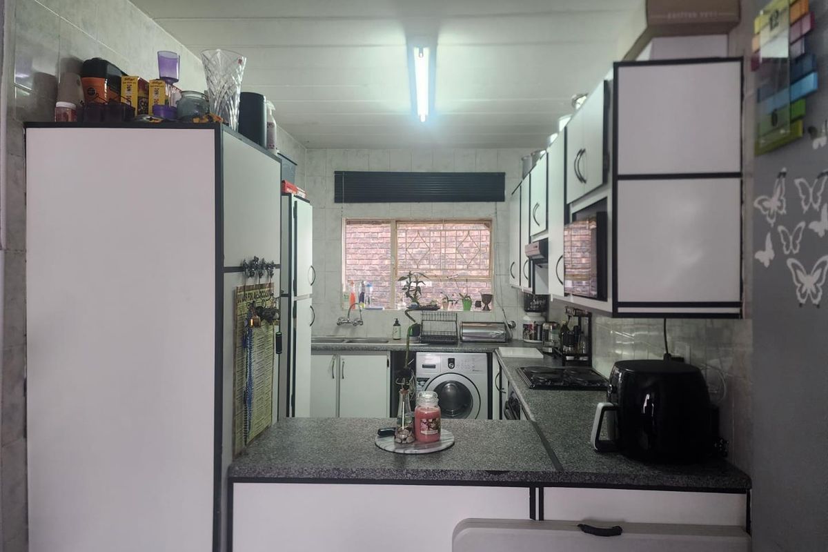 2 Bedroom Apartment for Sale in Croydon - Photo 4