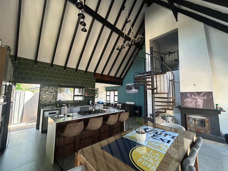 Modern 4 Bedroomed Home With Spacious 2 Bedroomed Flatlet & Pool. - Photo 8