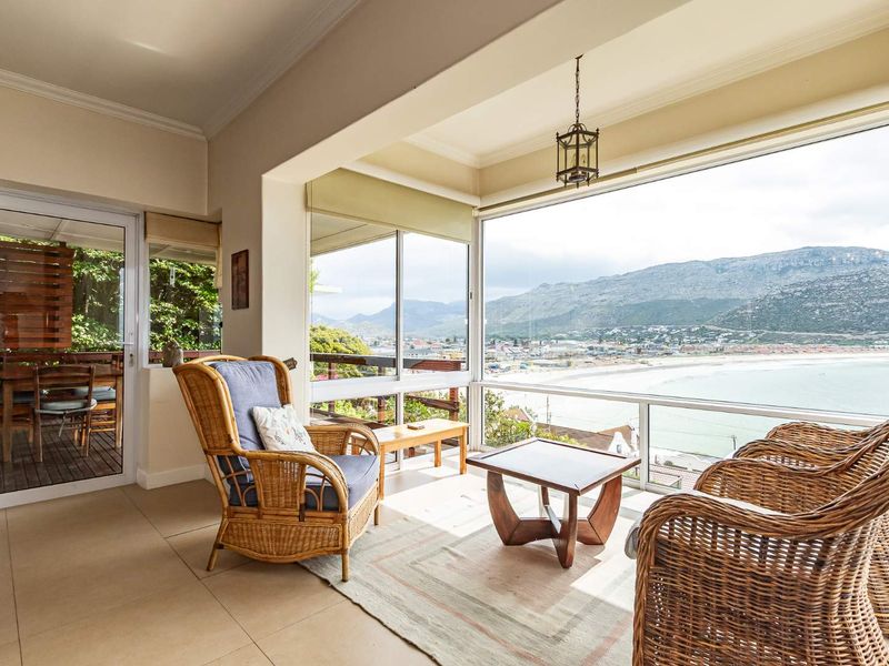 Multi-level Seaview home with flexible dual living options - Photo 2