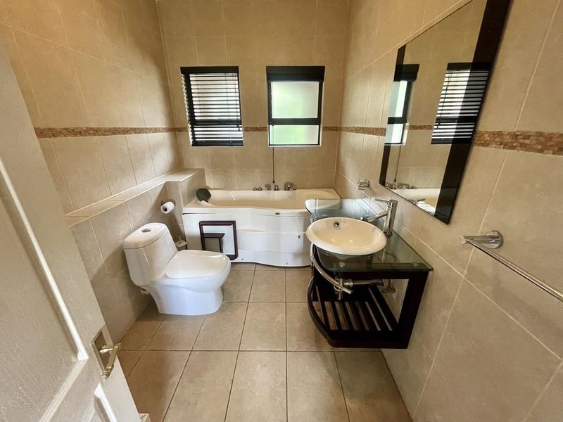 Hendra - Fully Furnished Townhouse to Rent in Sought-After La Lucia Gardens Estate - Photo 8