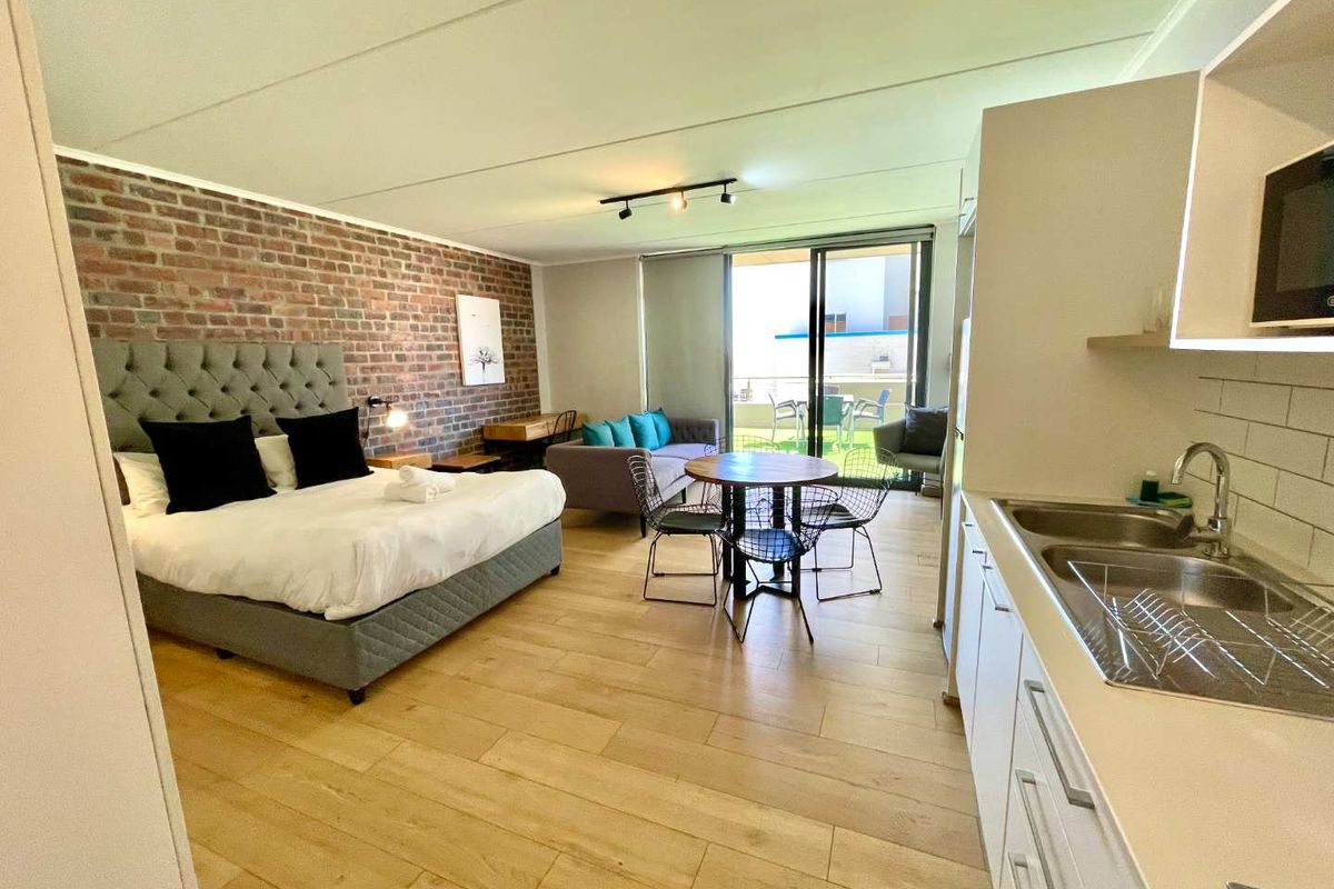 Stylish airbnb studio with huge terrace and harbour views - Photo 3