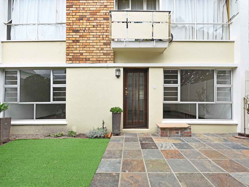 Charming Ground Floor Apartment with Private Garden & Garage – Prime Kenilworth Location! - Photo 3