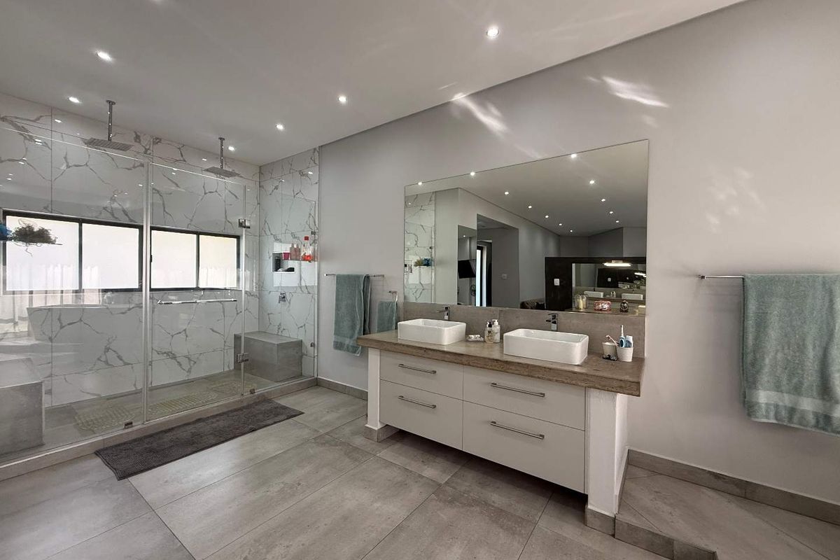 Elegant Family Living with Exceptional Entertaining and Self-Contained Flatlet - Photo 4