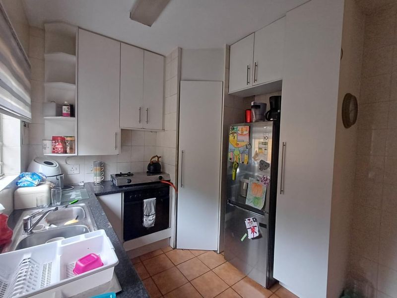 Charming Duplex Living in Sought-After Bromhof – Perfect for Families - Photo 4