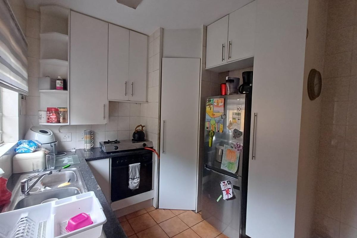 Charming Duplex Living in Sought-After Bromhof – Perfect for Families - Photo 4