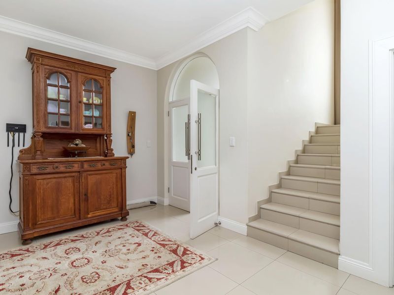 DISTINCTIVELY UNIQUE & CLASSICAL - Photo 9