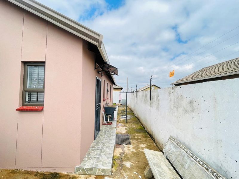 Imagine Coming Home To This Gorgeous 3 Bedroom Home in Protea Glen EXT 34!! - Photo 10