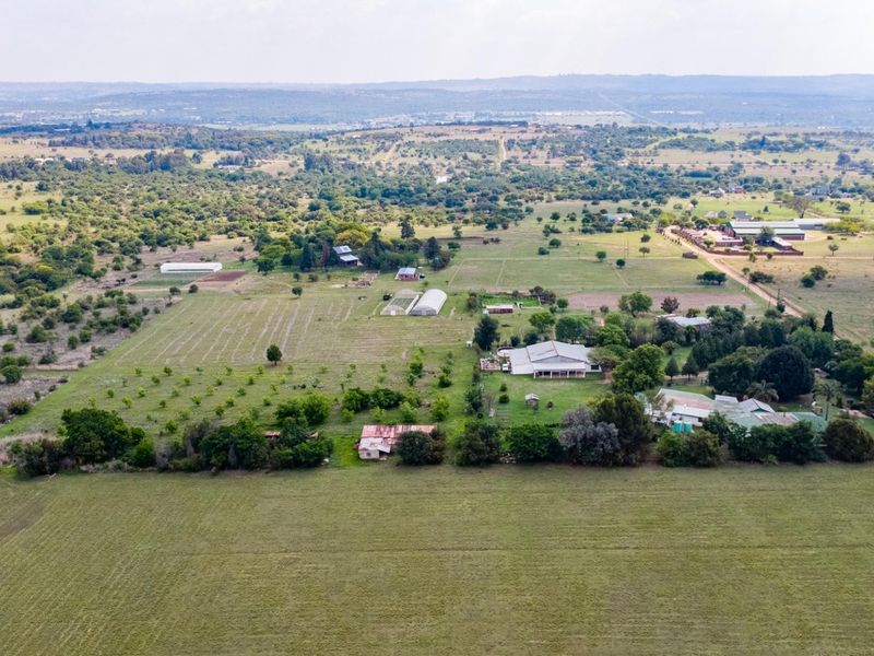 Country Life Bliss in Boschkop: A 4.2 Hectare Pecan Nut Farm Oasis - Photo 5