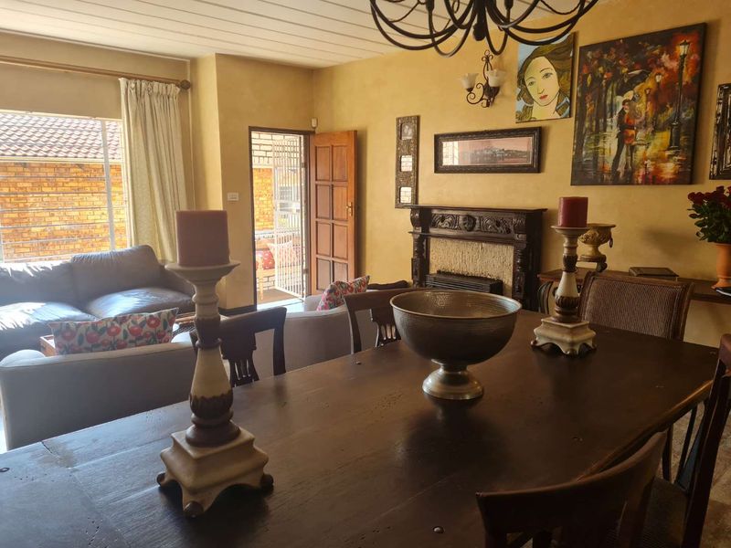 BEAUTIFUL BOTTOM STACK UNIT WITH LOTS OF EXTRAS - Photo 7