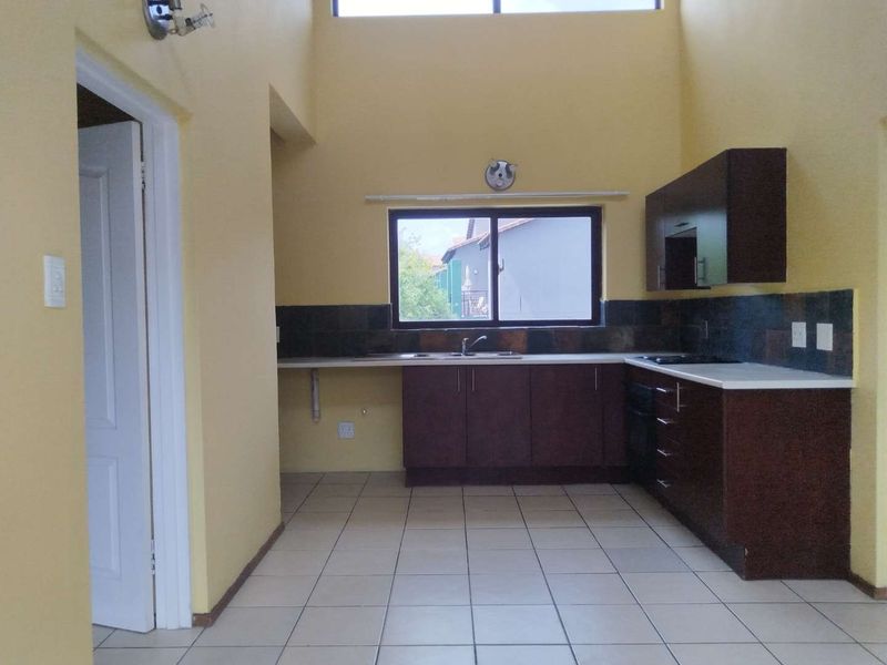 2-bedroom, 2-bathroom apartment for sale in the heart of Honeydew 2-bedroom, 2-bathroom apartment for sale in the heart of Honeydew.!! - Photo 3