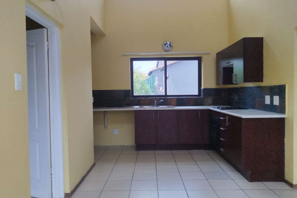 2-bedroom, 2-bathroom apartment for sale in the heart of Honeydew 2-bedroom, 2-bathroom apartment for sale in the heart of Honeydew.!! - Photo 3