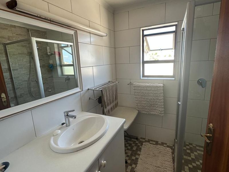 🏡 Reduced to go🏡 Buy a 4 bedroom duplex Townhouse in Swakopmund 📌 CBD!!️selling at N$ 3500 000 cost exclusive in Mainau complex. - Photo 4