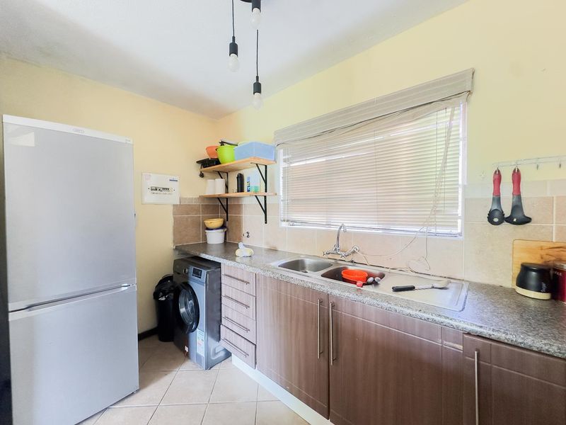 2 Bedroom Townhouse with a Private Garden - Photo 3