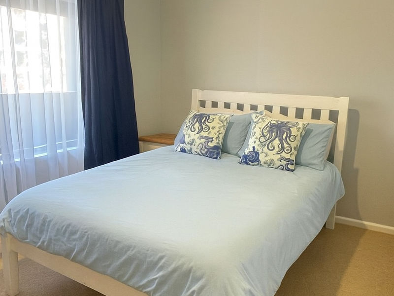 Charming 3-Bedroom Apartment with Additional Loft Space - Photo 9