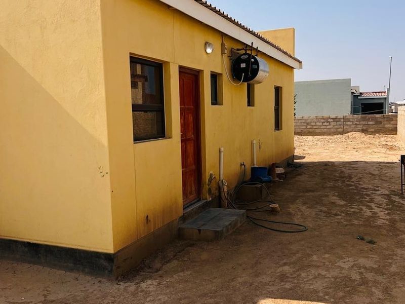 Two bedrooms house for sale in Arandis,  Selling Price N$620000 (cost excluded), erf size 450 sqm - Photo 9