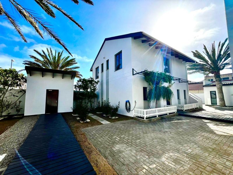 Luxury Swakopmund Mansion - Photo 4