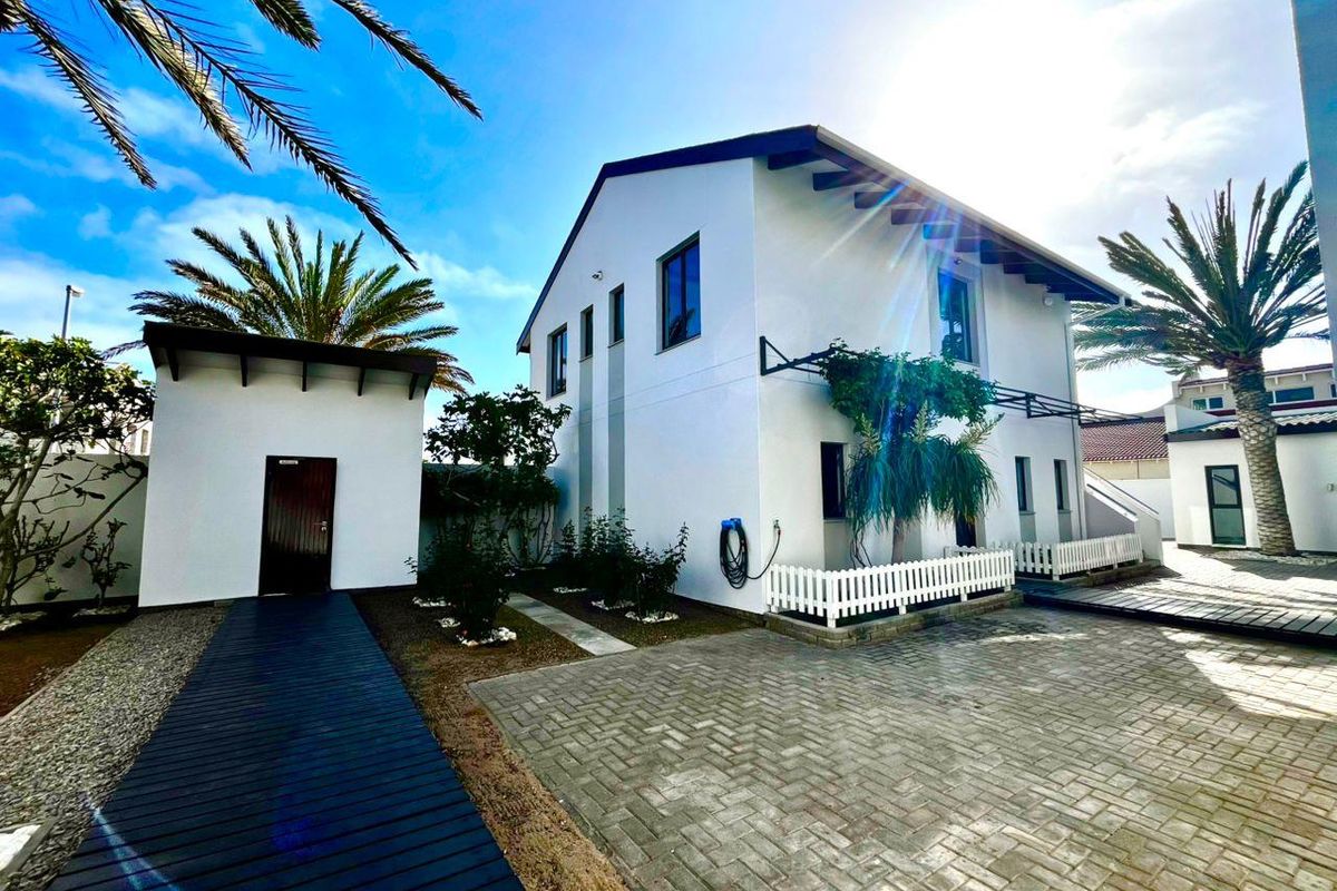 Luxury Swakopmund Mansion - Photo 4