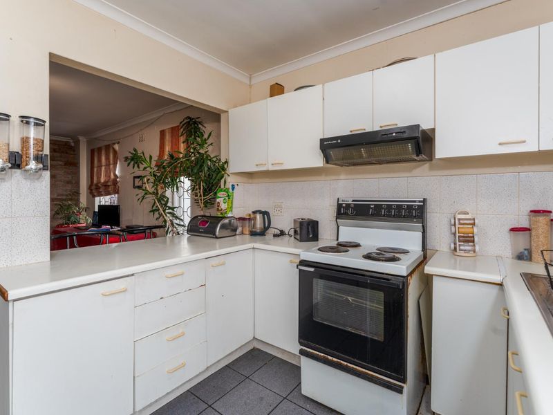 Charming 3-Bedroom Home in a Cul-de-Sac | Great Value & Potential - Photo 6