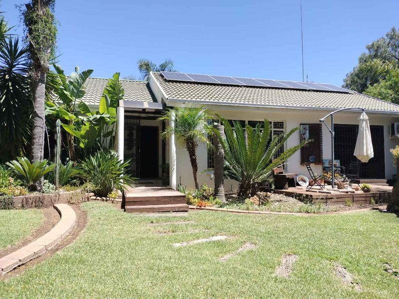 Family Home in Prime Location with limitess opportunties to expand and earn income - Photo 5