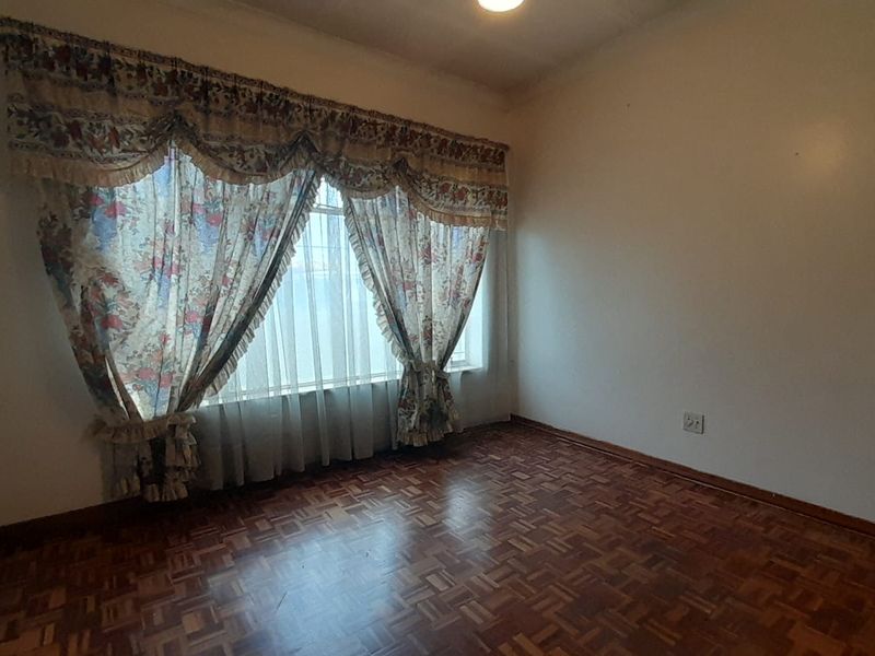 Spacious Family Home with investment potential - Photo 6