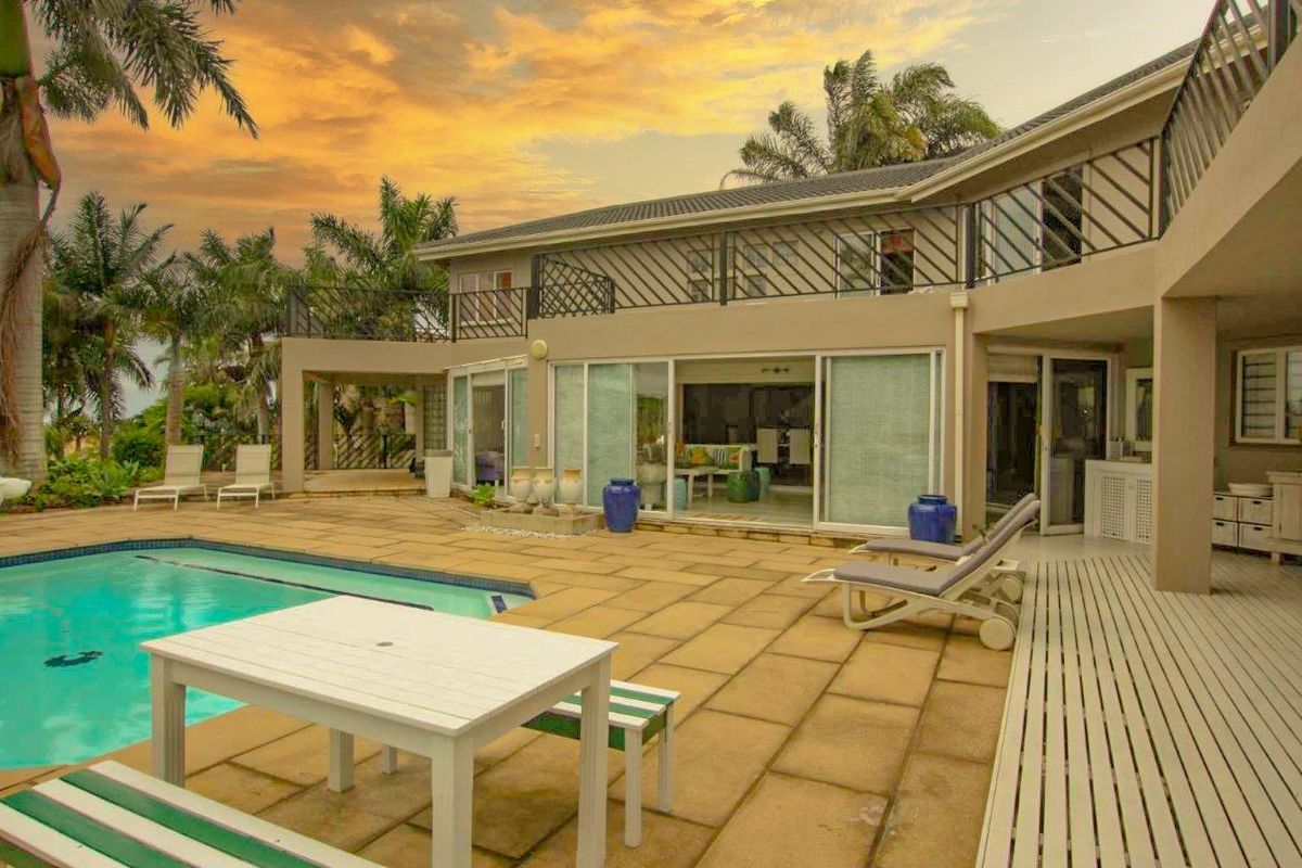 Illustrious Herrwood Drive with Sea Views! - Photo 5