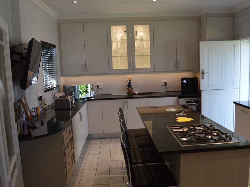 Modern Three Bedroom Family Home For Sale in Brackendowns - Photo 8