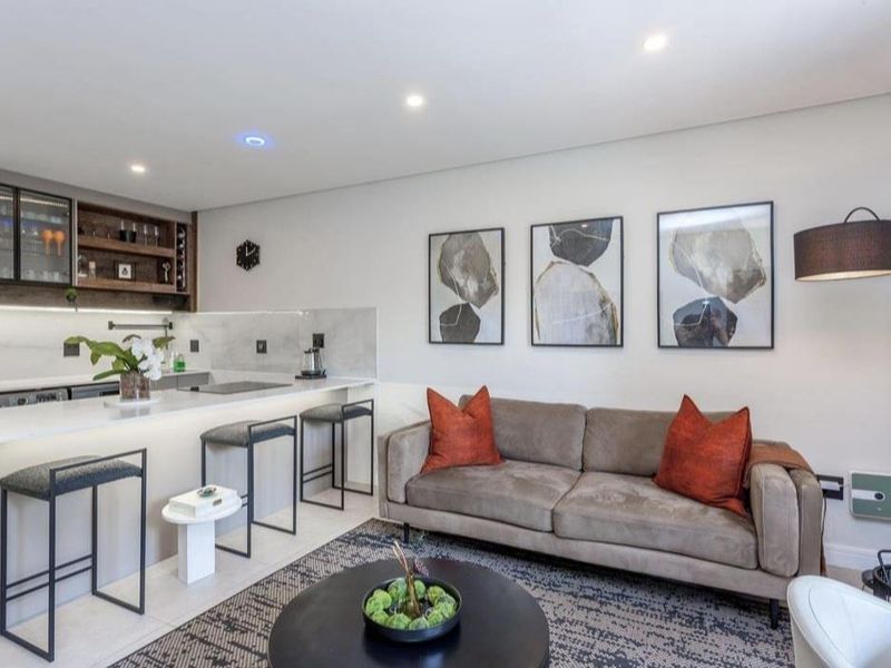 A MAGNIFICENT ONE BEDROOM FURNISHED APARTMENT - Photo 2