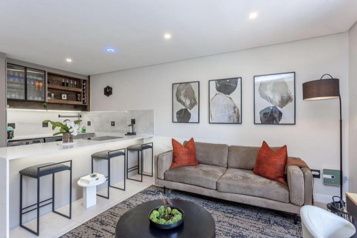 A MAGNIFICENT ONE BEDROOM FURNISHED APARTMENT - Photo 2