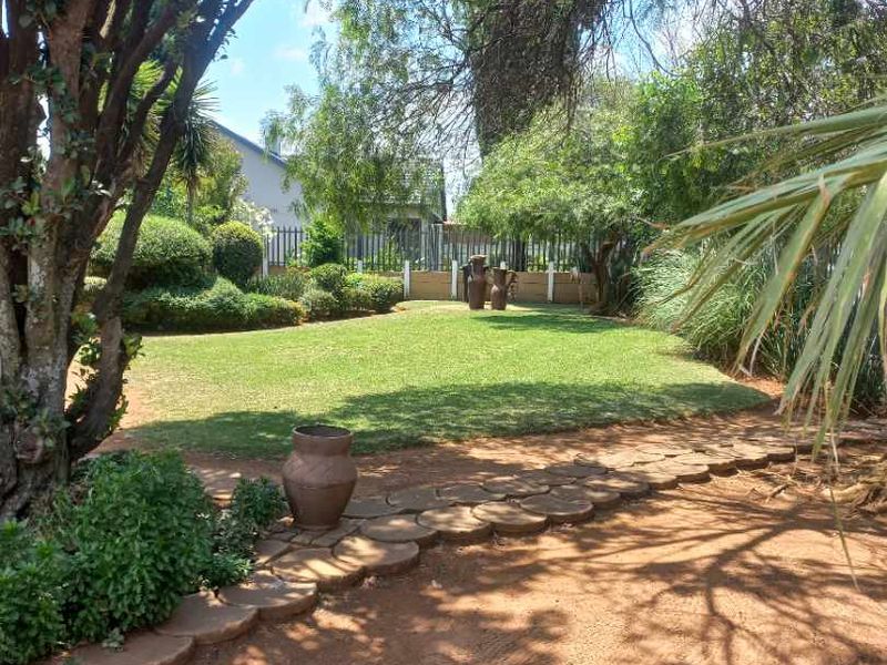 Well Maintained House - Photo 2