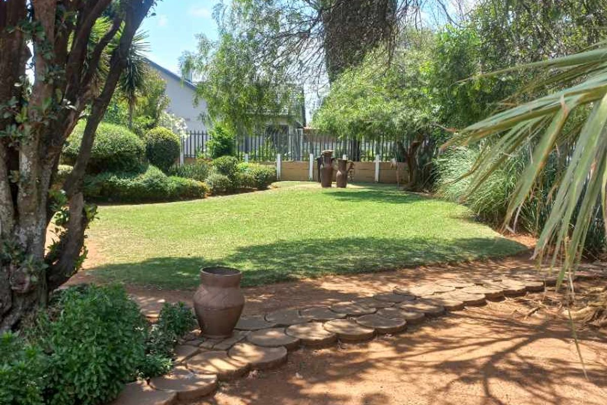 Well Maintained House - Photo 2