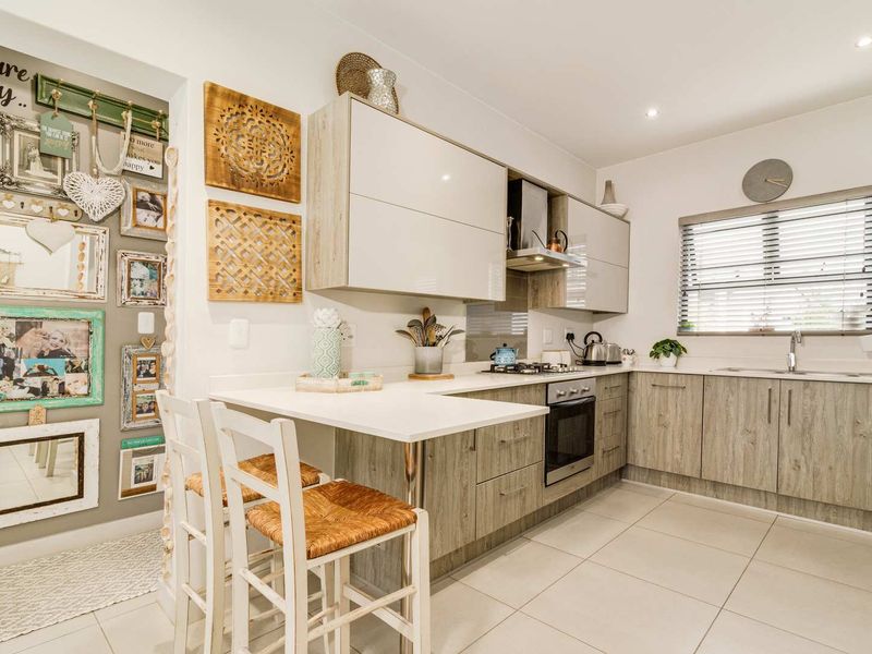 CONTEMPORARY 2 BEDROOM GARDEN APARTMENT FOR RENT IN BROADACRES - Photo 4