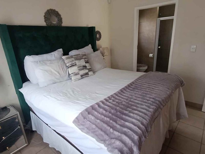 "Secure Estate Living: 3-Bed, Ready to Move In!" - Photo 10