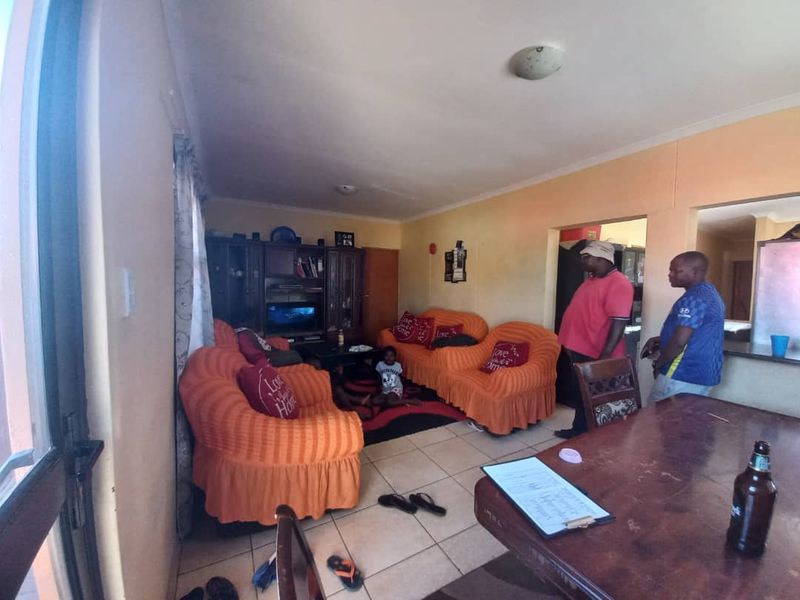Kuisebmond, Walvis Bay:  Home with 3 Flats if for Sale - Photo 4